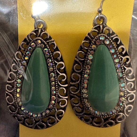 Elegant Man-Made Mint crystals
Filigree Earring,NWT - Picture 5 of 13